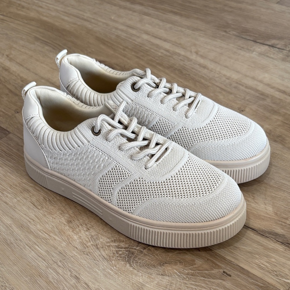 NEW Women’s Lace Up Knit Sneakers